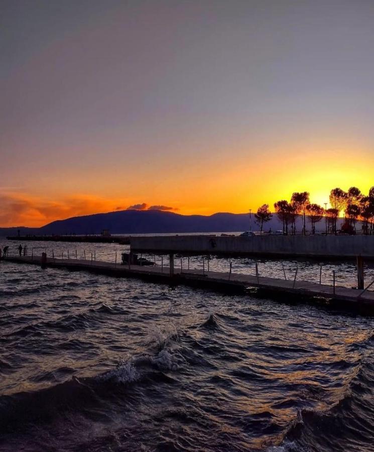 Sea View Apartment Vlorë Екстериор снимка